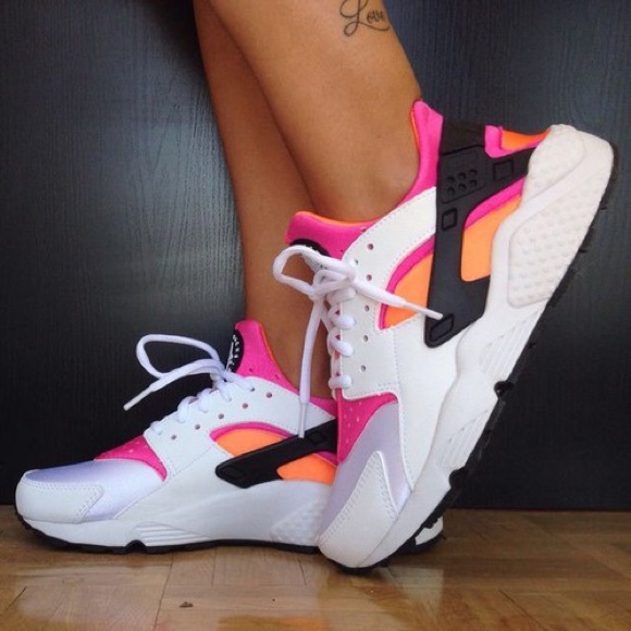 Nike Shoes - Nike Women’s Air Huaraches Run